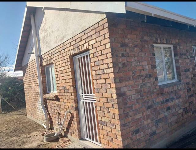 2 BEDROOM HOUSE FOR SALE IN LOURIERPARK